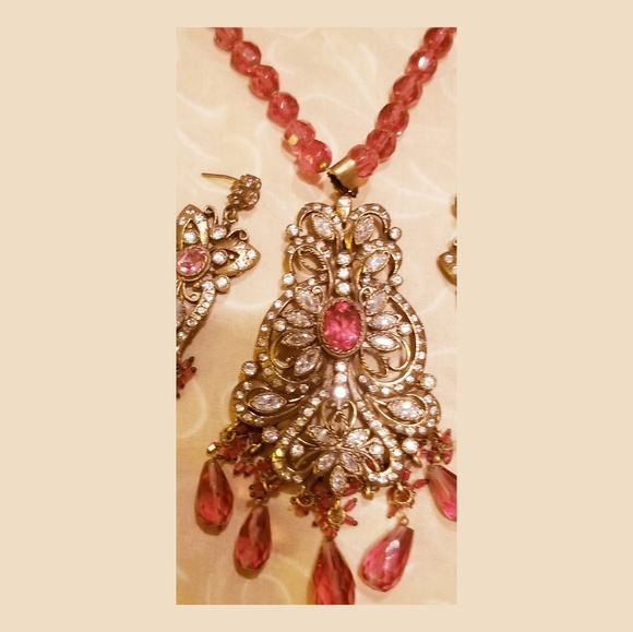 Pink semi precious victorian necklace & earring se - Picture 3 of 5